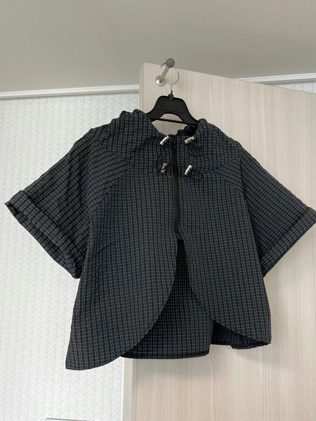 Crop checked outer