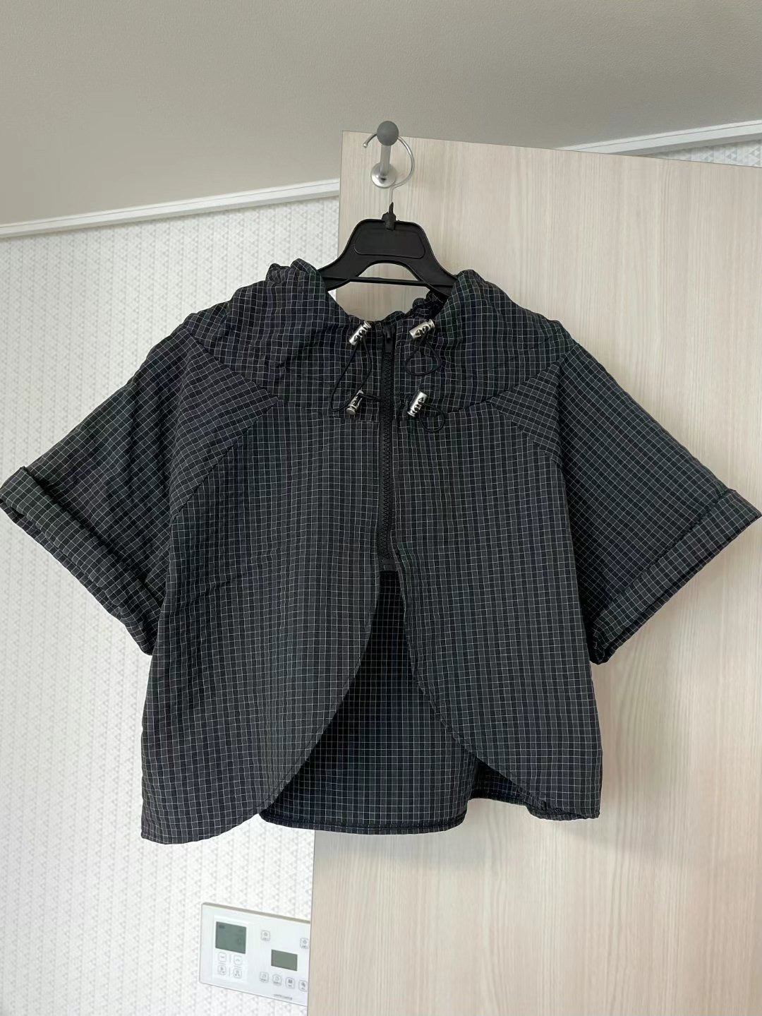 Crop checked outer