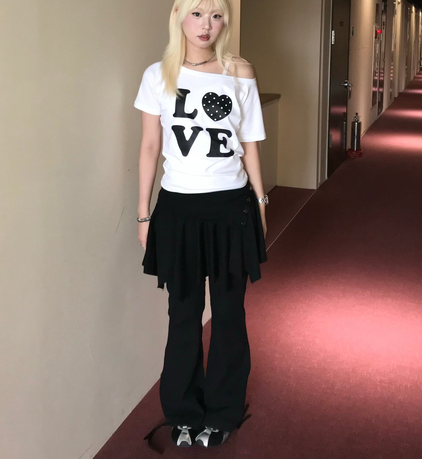 Love dot off shoulder tee