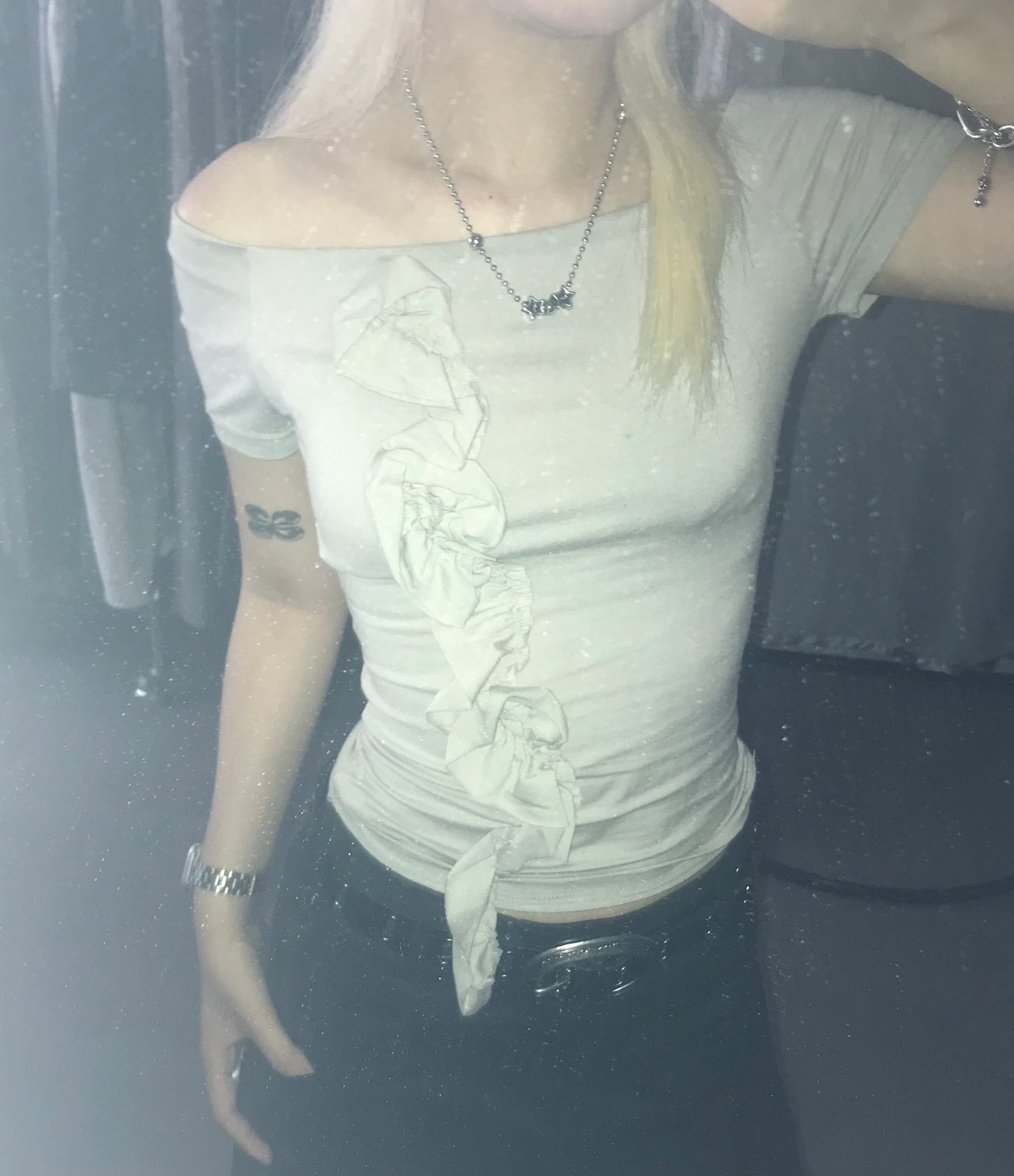 Leng off shoulder flower tee