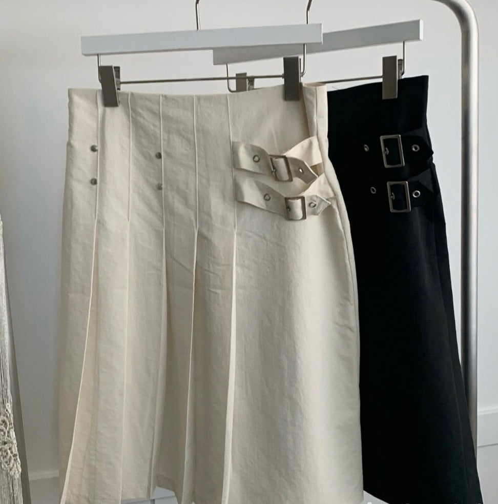 Pleated mid skirt
