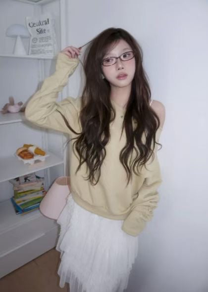 Star simple off shoulder tee