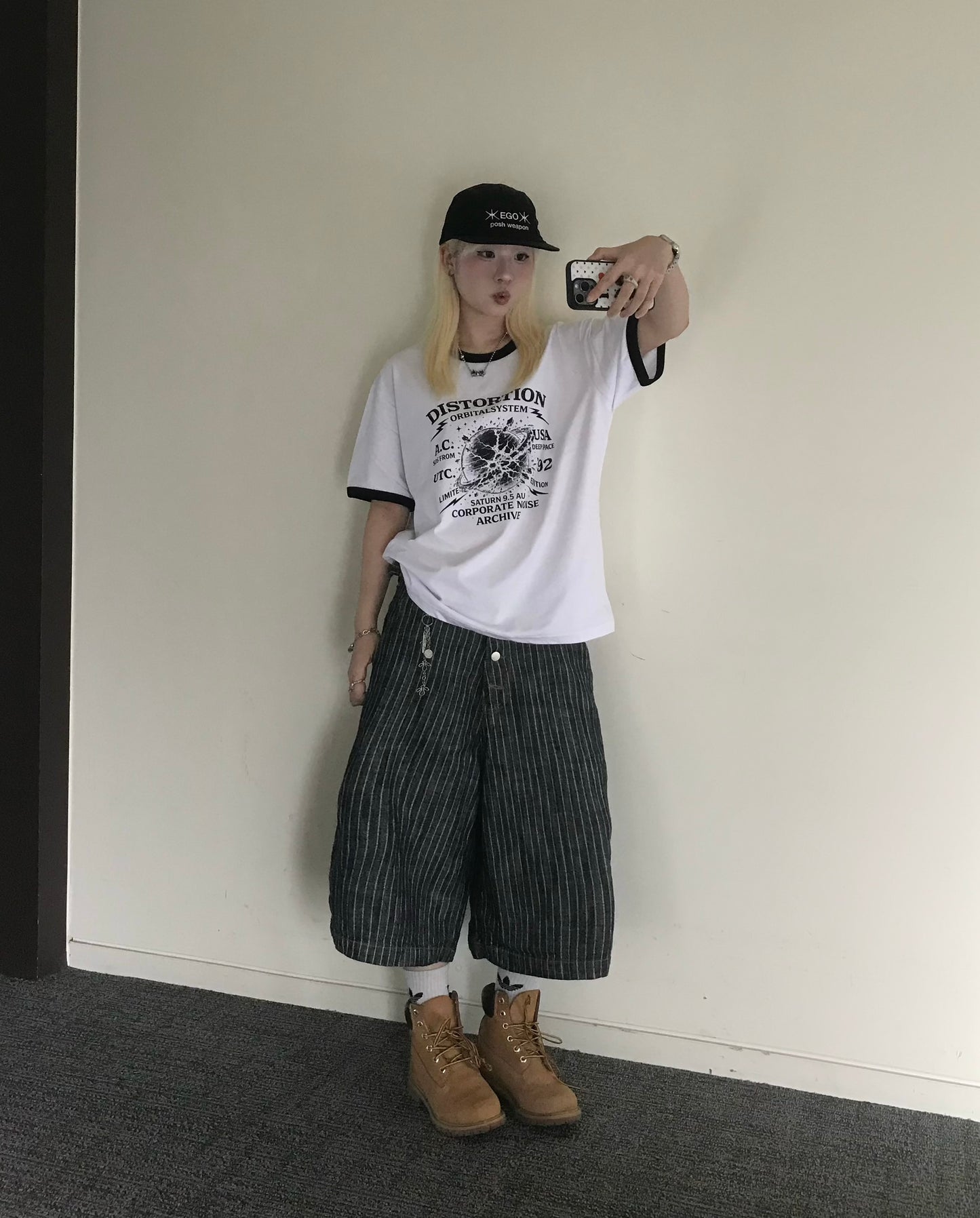 Unisex distortion tee