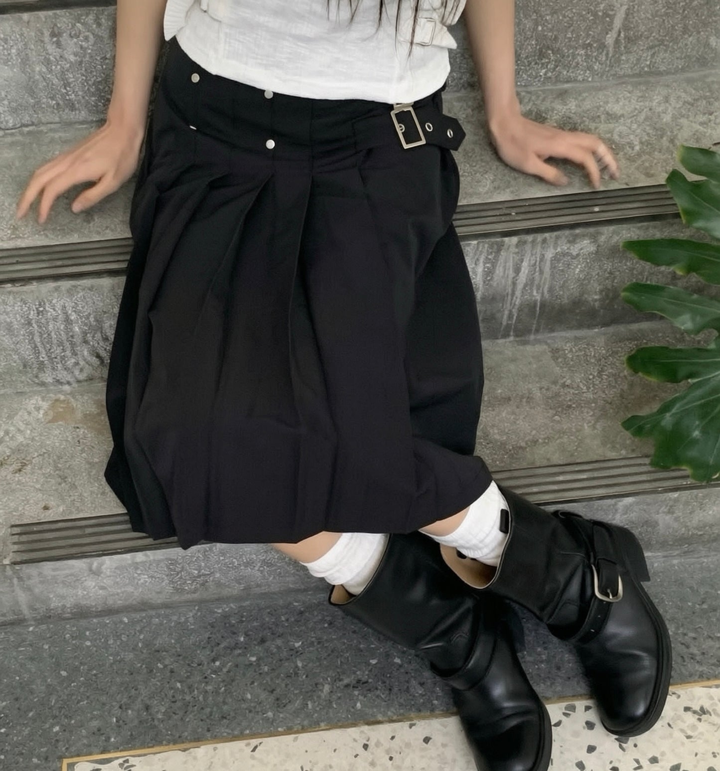Pleated mid skirt