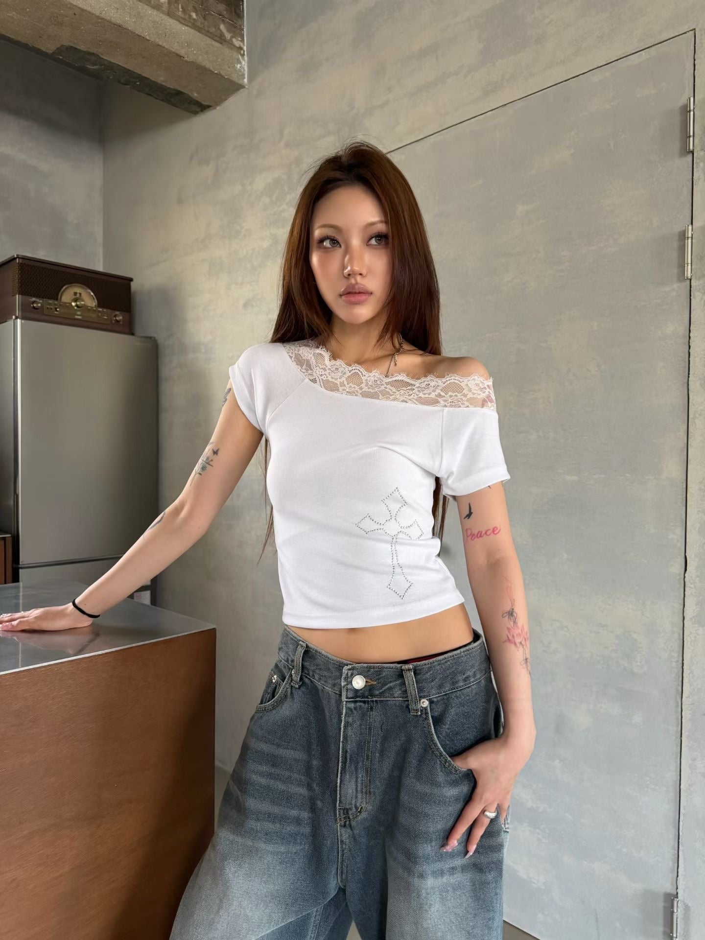 Lace off shoulder cross tee