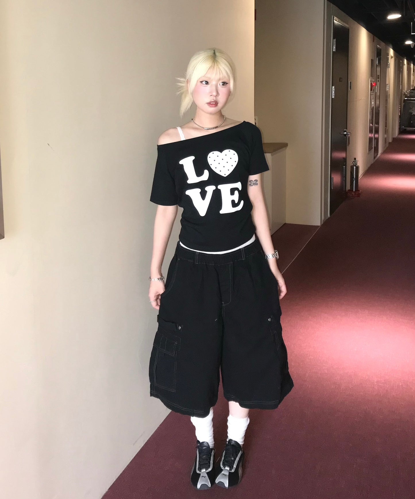 Love dot off shoulder tee