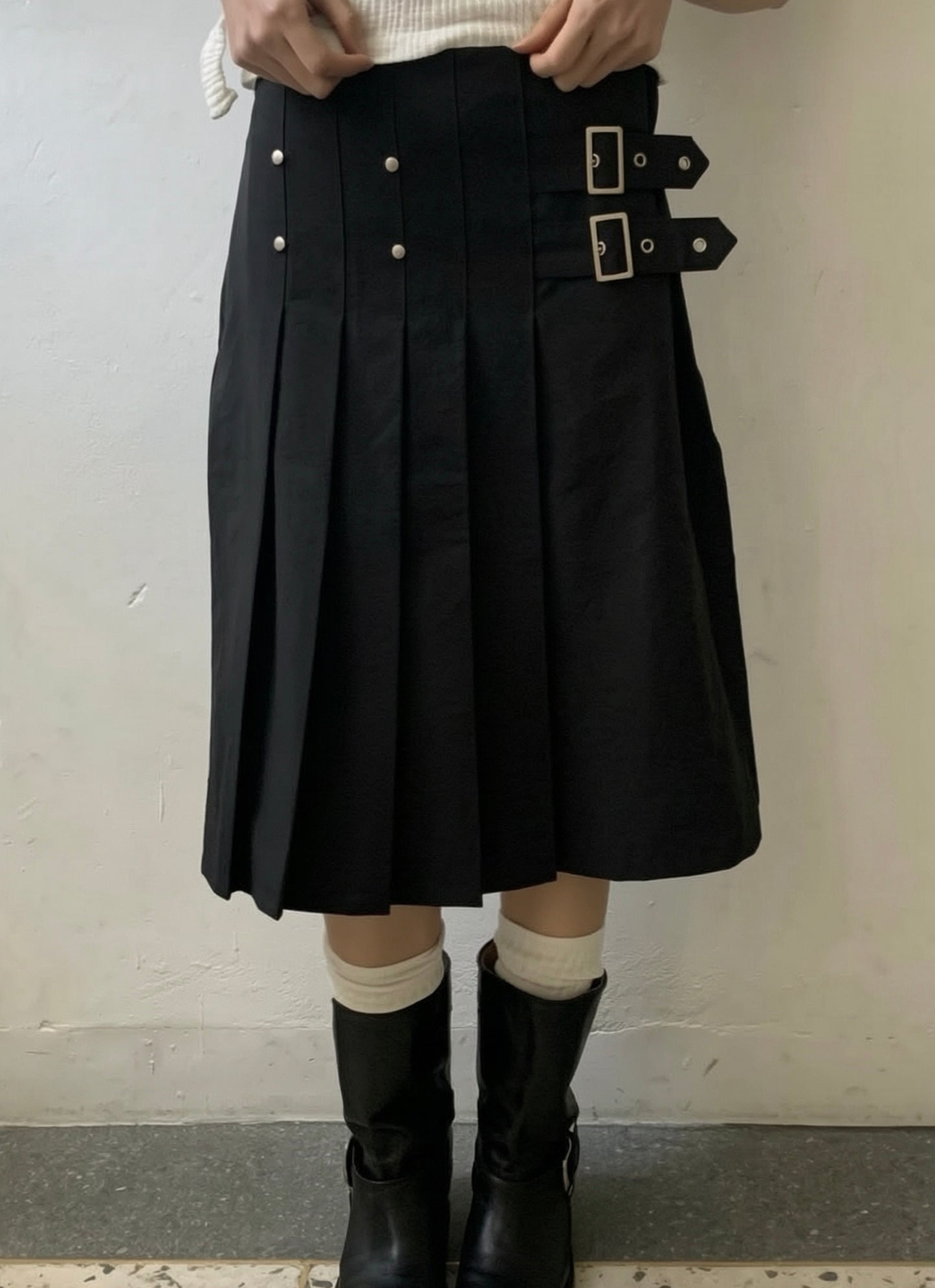 Pleated mid skirt