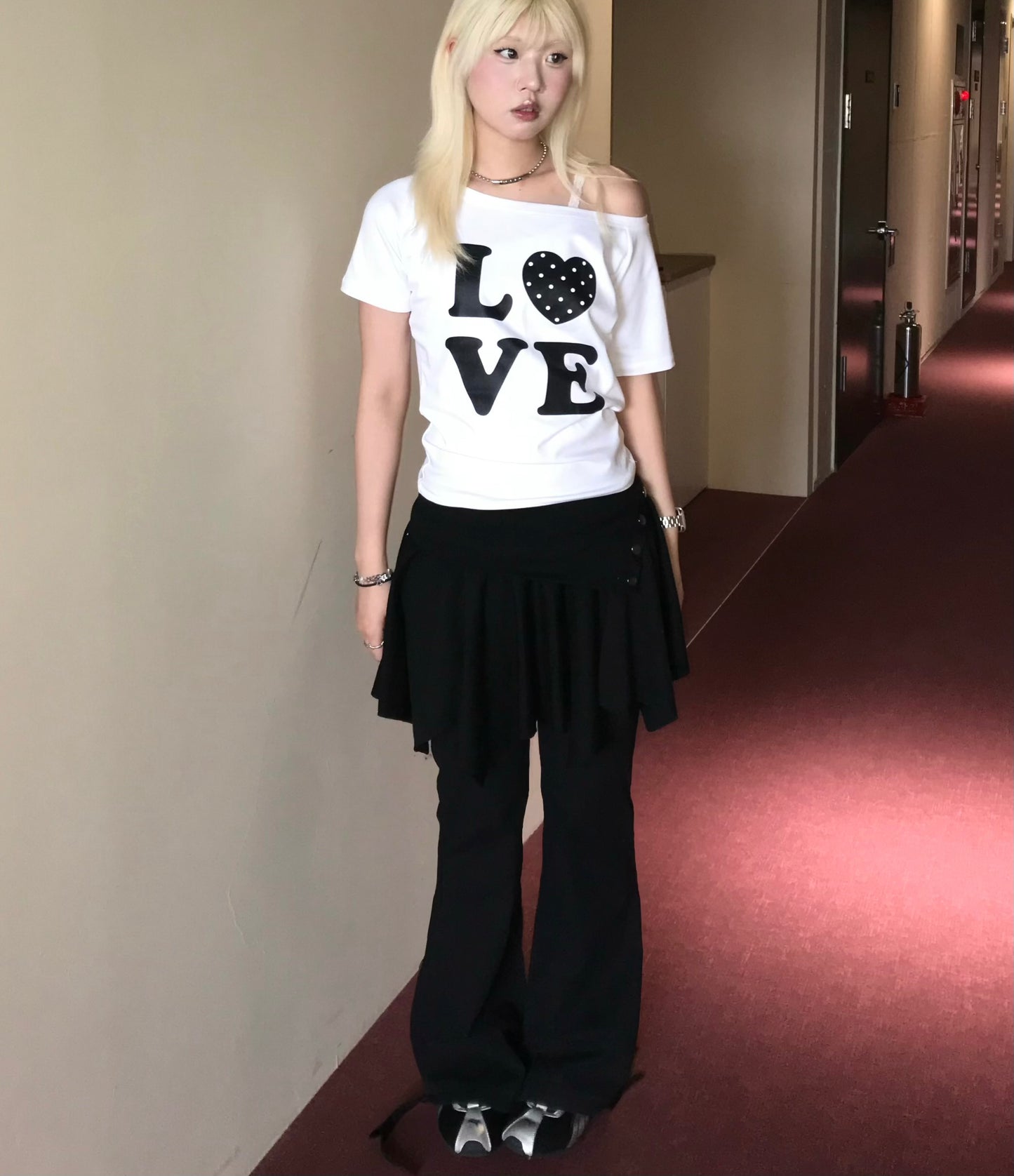 Love dot off shoulder tee
