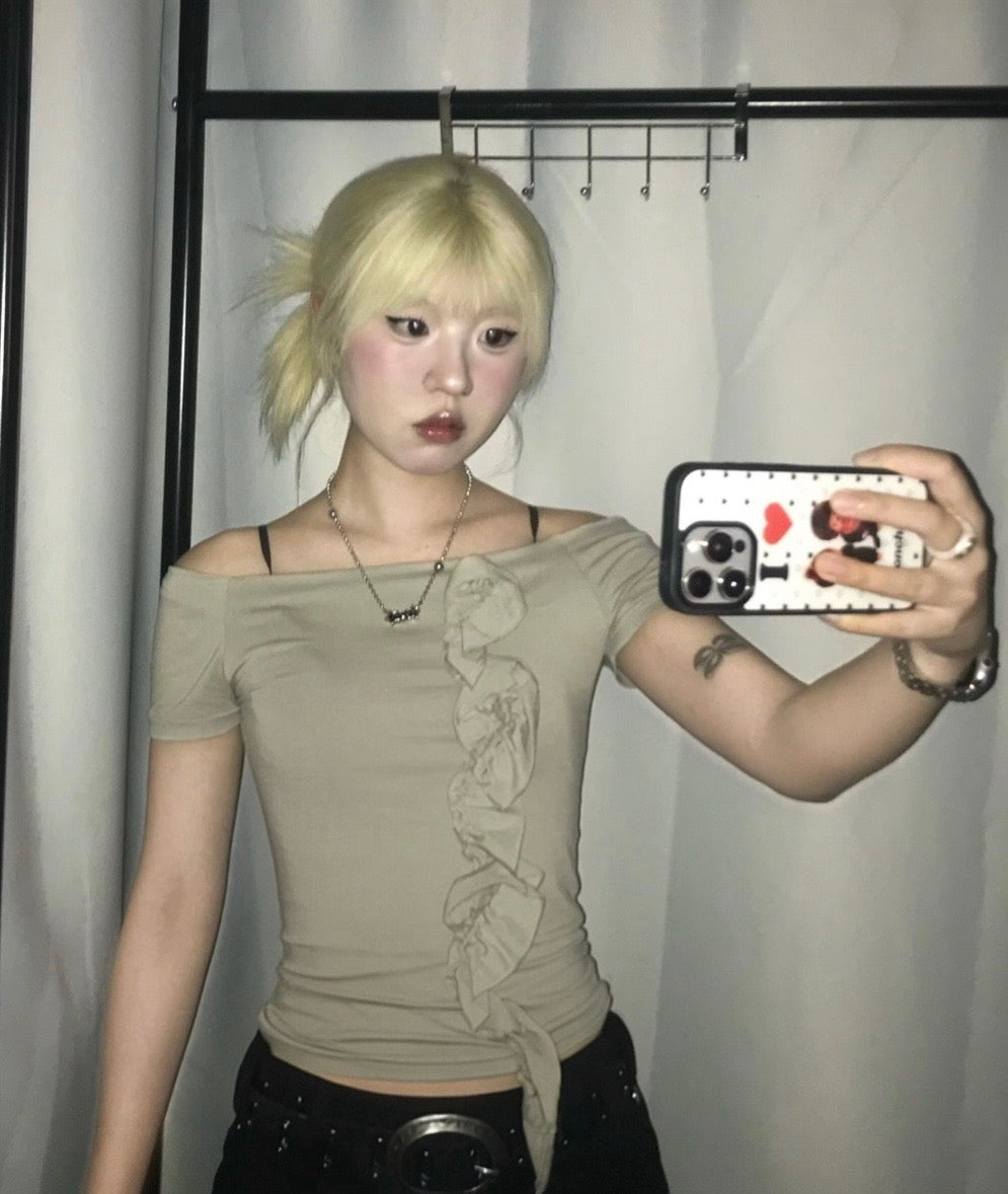 Leng off shoulder flower tee