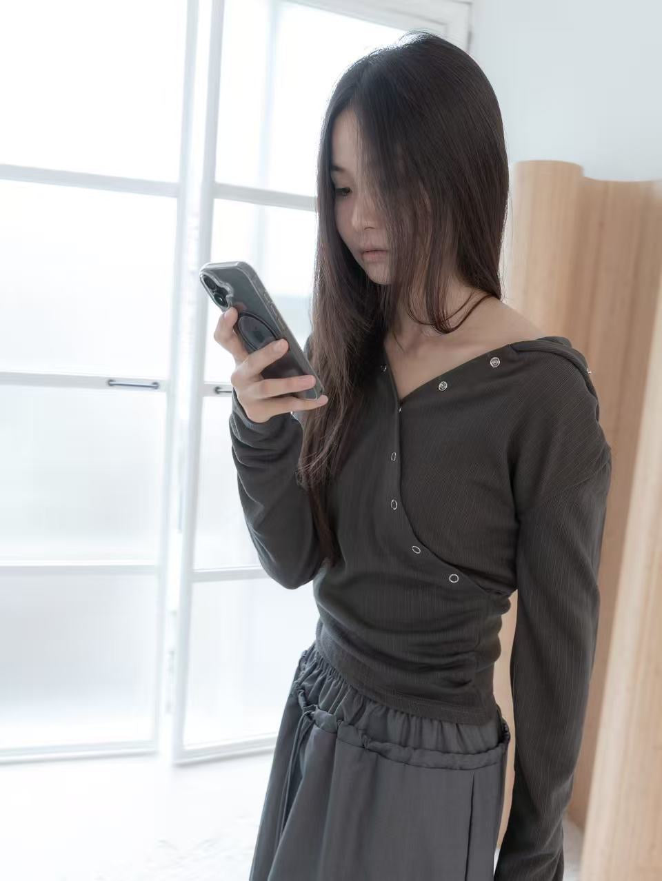 Button hooded tee